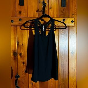 ✨Fabletics black tank✨